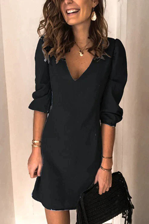 Lässiges Kleid mit elegantem V-Ausschnitt
