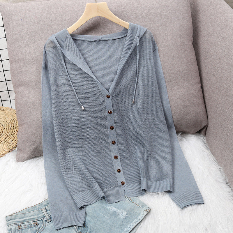 Damen Strickjacke mit Kapuze und eleganten Holzknöpfen Heidi-Mode
