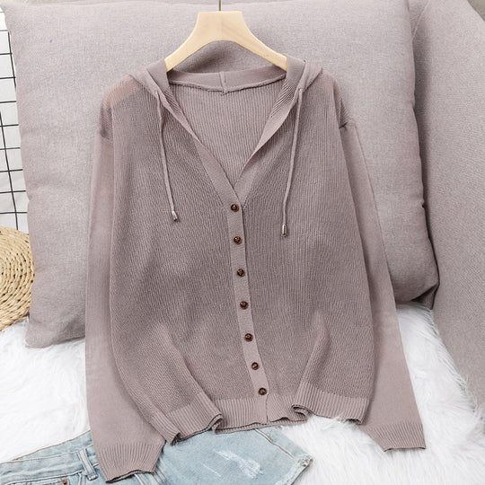 Damen Strickjacke mit Kapuze und eleganten Holzknöpfen Heidi-Mode
