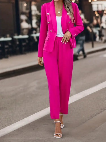 Schickes zweireihiges Set aus Blazer mit Schalkragen und Hose