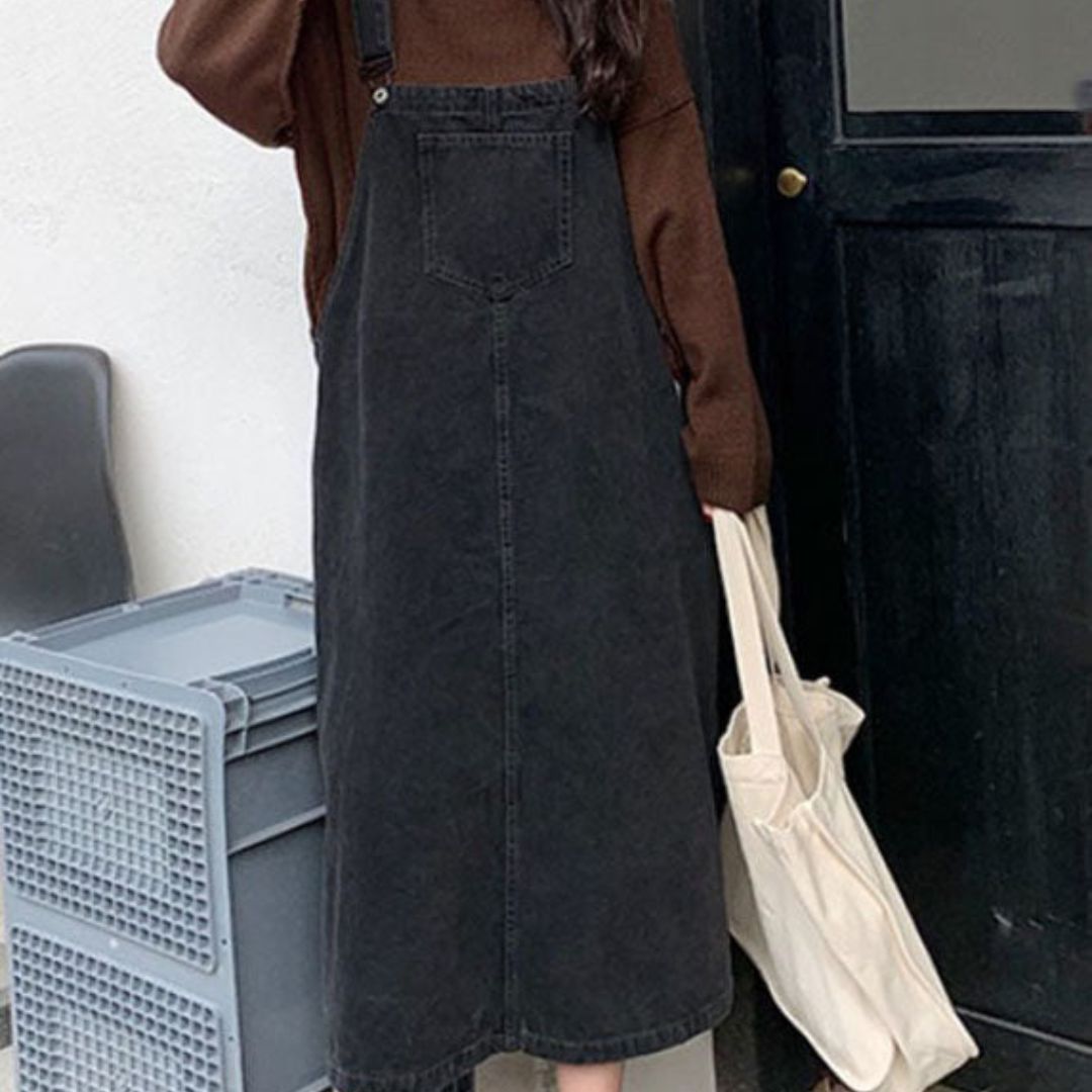 Lässiges Jeans-Latzkleid mit Vordertasche
