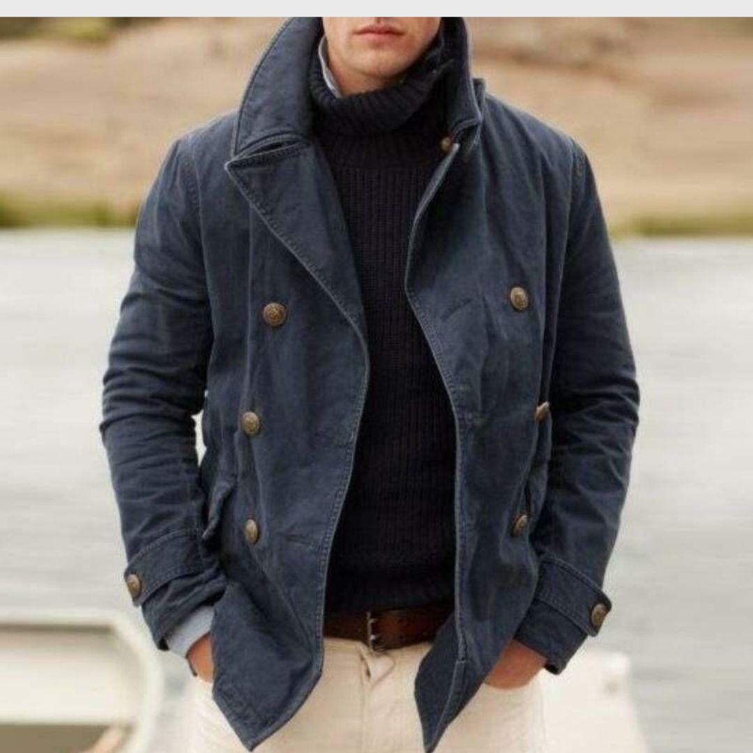 Heidi-Mode | Klassischer Peacoat mit doppelter Knopfleiste und hohem Kragen