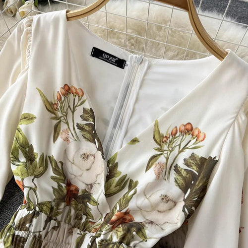 Heidi-Mode | Retro französisches literarisches Blumenkleid mit V-Ausschnitt