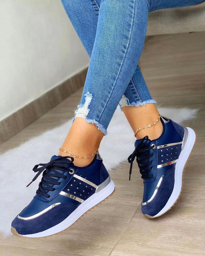 Heidi - Sneakers mit dicker Sohle und Metall-Emblem