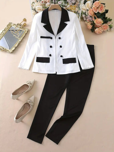 Zweiteiliges Set bestehend aus Blazer und Hose mit geradem Bein und Knopfverschluss