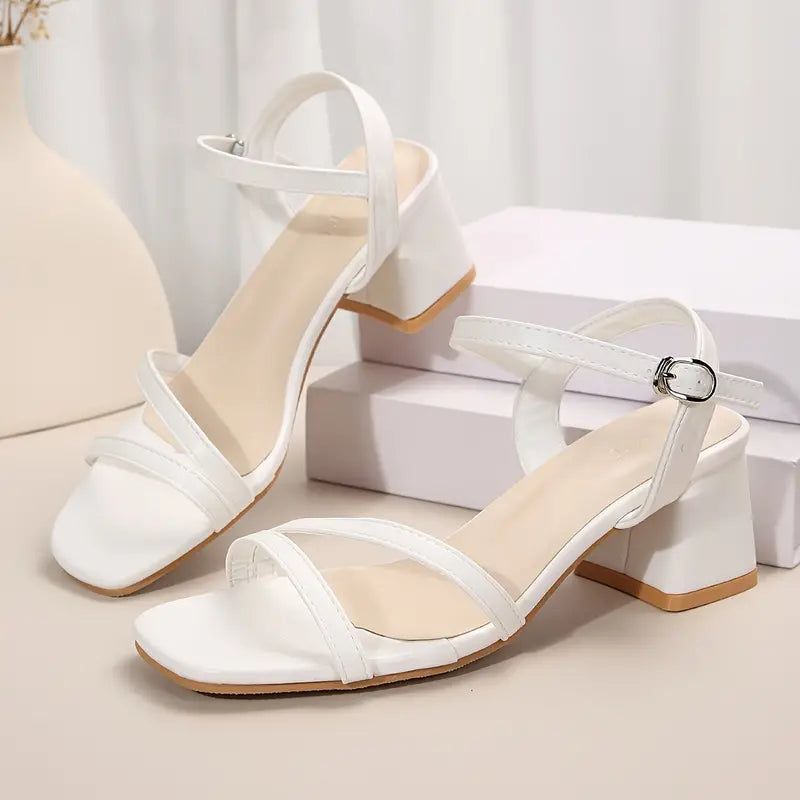 Heidi-Mode | Elegante Sandalen Mit Chic Schnallenschluss