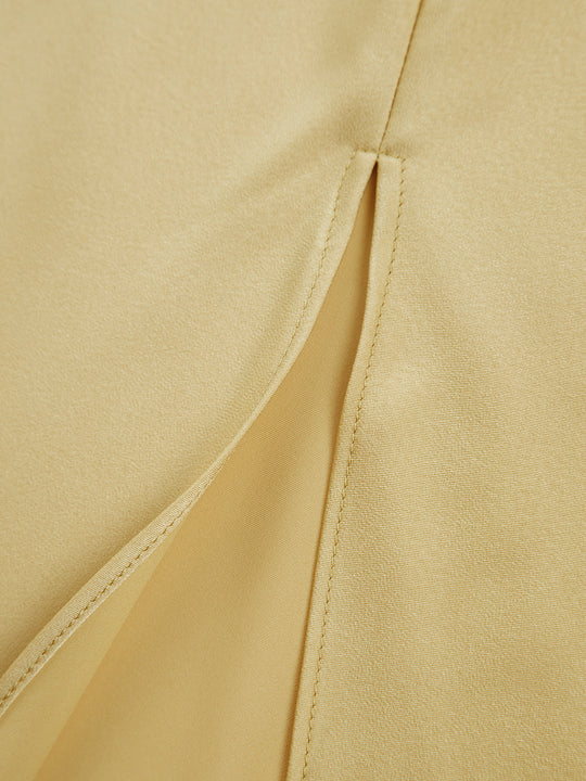 Lange satin Kleid mit Schlitzen am Rücken