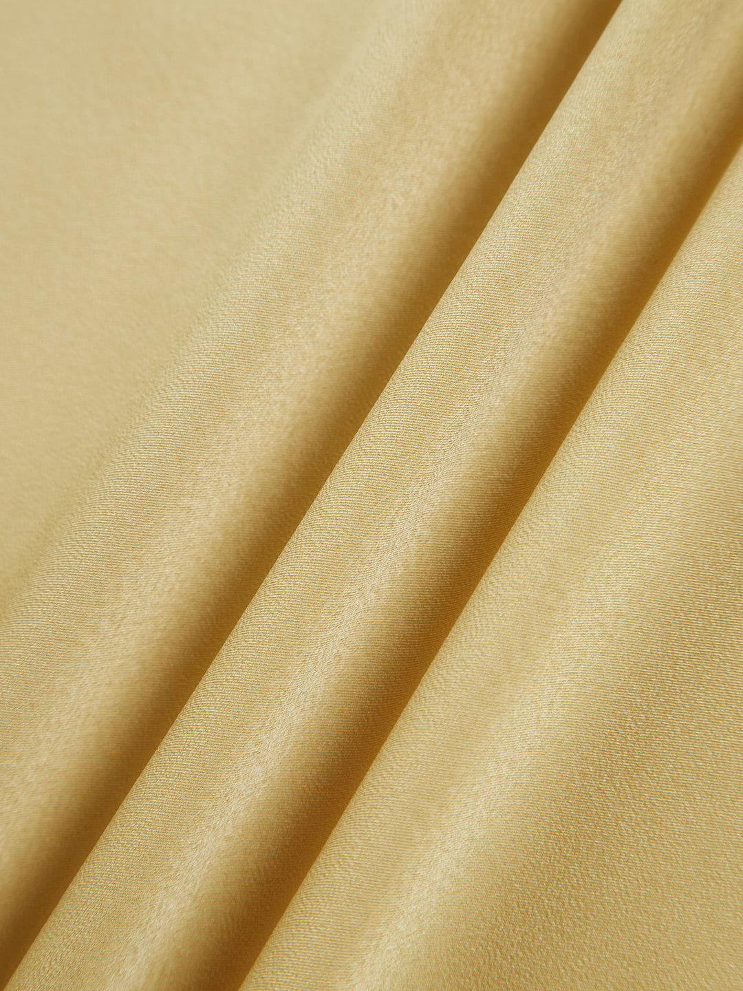 Lange satin Kleid mit Schlitzen am Rücken