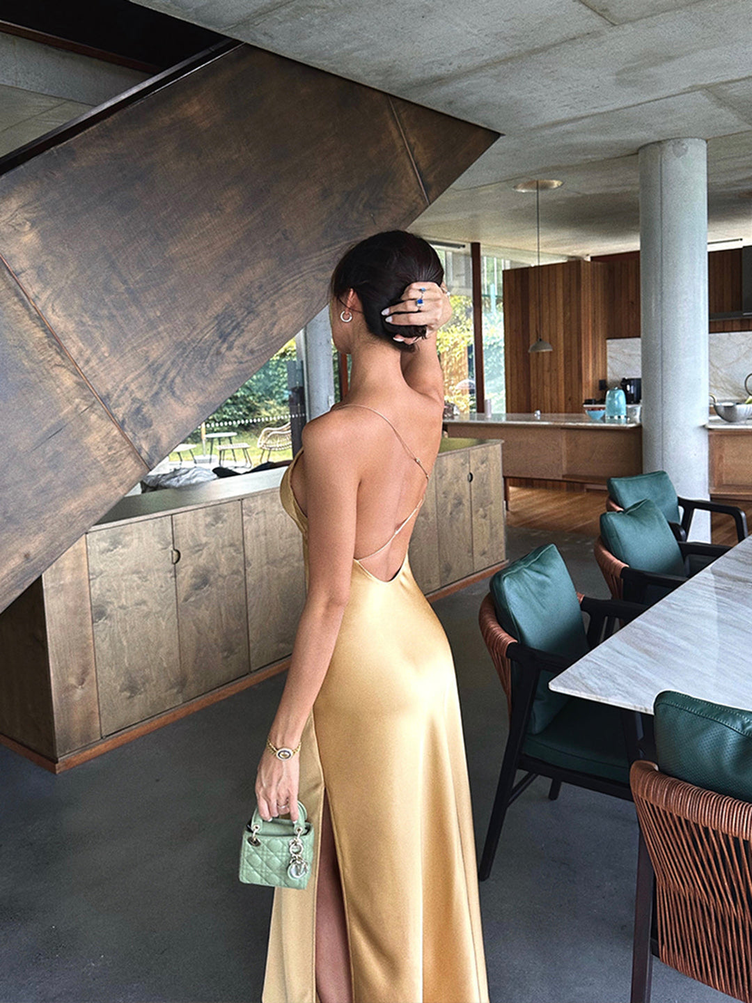 Heidi-Mode | Satinrückenfreies Maxikleid mit Schlitz