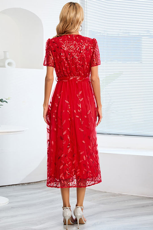 Kurzärmeliges Netzkleid mit Paillettenstickerei