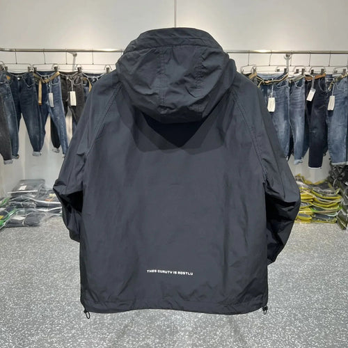 Heidi-Mode | Moderner Windbreaker mit Kapuze
