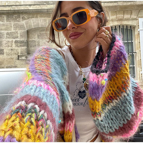 Heidi-Mode | Karierter Cardigan mit Regenbogenstreifen