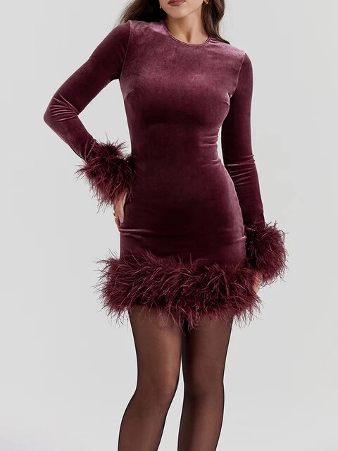 Langärmliges Minikleid mit figurbetonter Figur