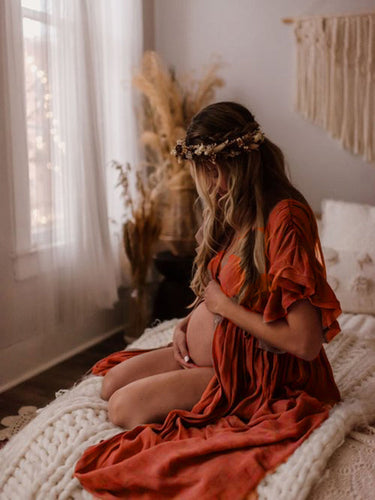 Umstandskleid Shooting mit gerüschtem V-Ausschnitt und kurzen Ärmeln, elegante Babyparty für schwangere Frauen
