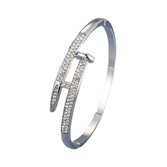 Modernes Armband mit Kristallverzierungen