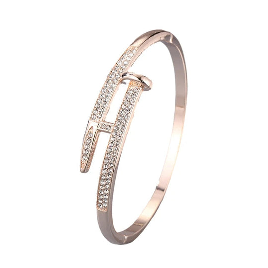 Modernes Armband mit Kristallverzierungen