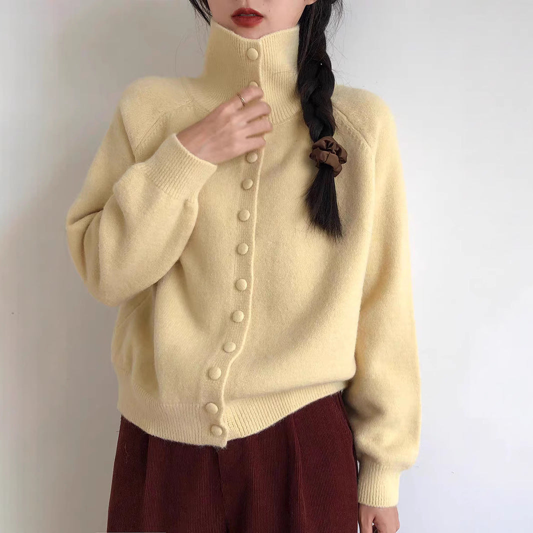Damen Strickjacke mit modernem Rollkragen und Knopfdetails Heidi-Mode