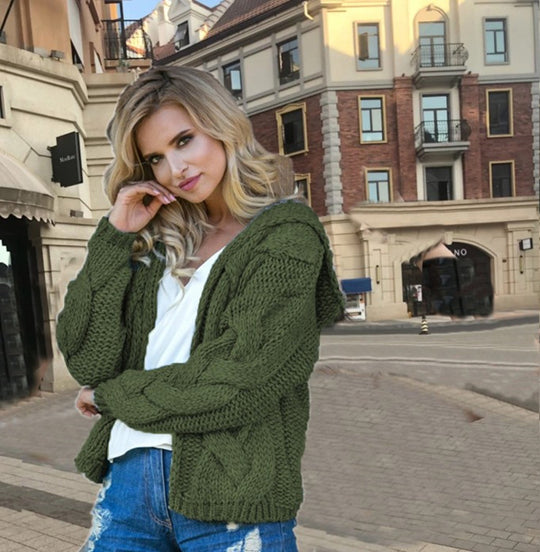 Damen Strickjacke mit Kapuze und modernem Zopfmuster Heidi-Mode