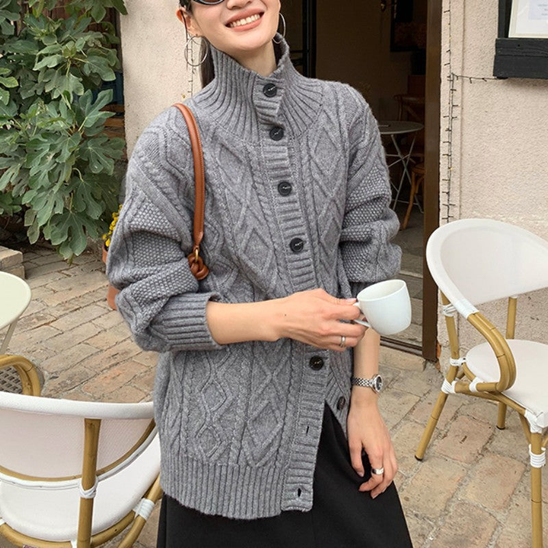 Damen Strickjacke mit hochgeschlossenem Kragen und strukturierter Oberfläche Heidi-Mode