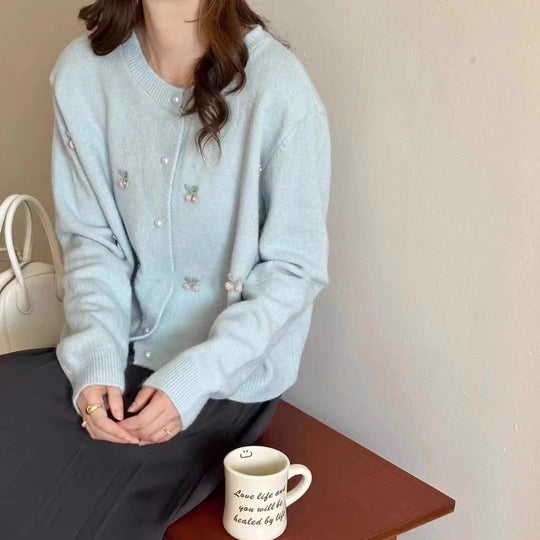 Damen Strickjacke mit feinen Perlen- und Blütenapplikationen Heidi-Mode