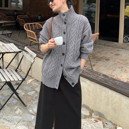 Damen Strickjacke mit hochgeschlossenem Kragen und strukturierter Oberfläche Heidi-Mode