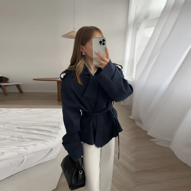 Damen Modische Trenchjacke mit tailliertem Schnitt und Gürtel Heidi-Mode