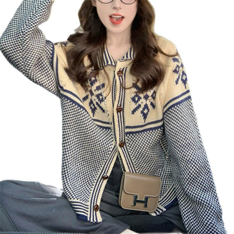 Damen Strickjacke mit festlichem Motiv und praktischen Taschen Heidi-Mode
