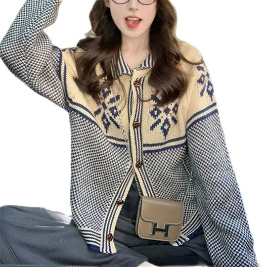 Damen Strickjacke mit festlichem Motiv und praktischen Taschen Heidi-Mode