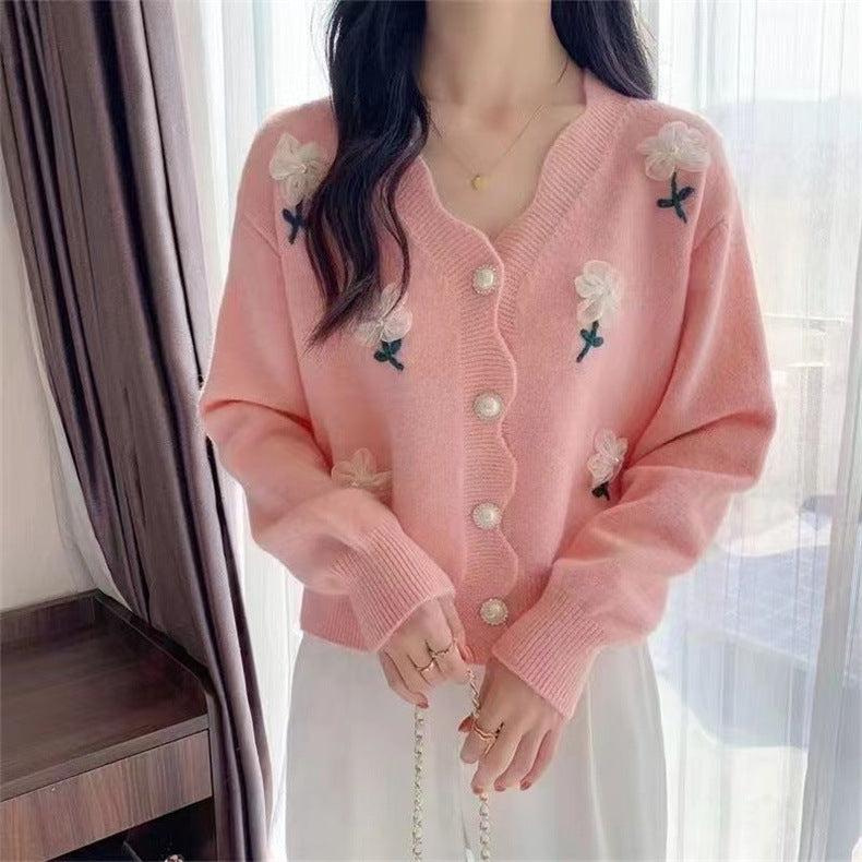 Damen Strickjacke mit floralem Design und eleganten Perlenknöpfen Heidi-Mode
