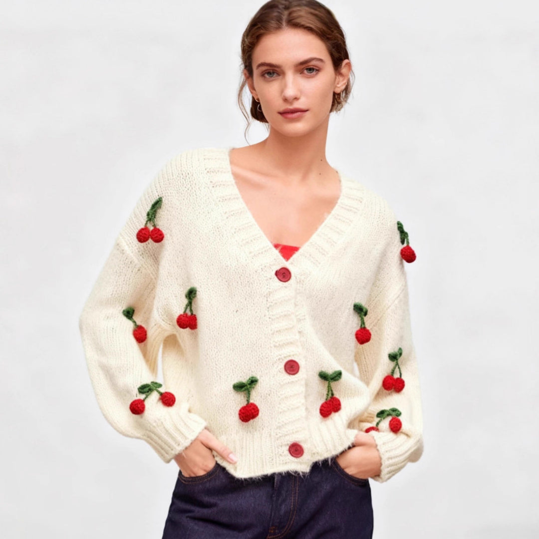 Damen Strickjacke mit fröhlichem Kirschdesign und praktischen Knopfdetails Heidi-Mode