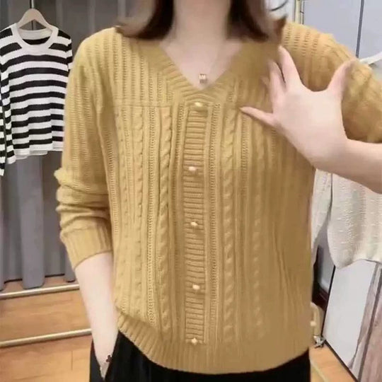 Damen Strickjacke mit feinem Zopfmuster und eleganten Perlenknöpfen Heidi-Mode