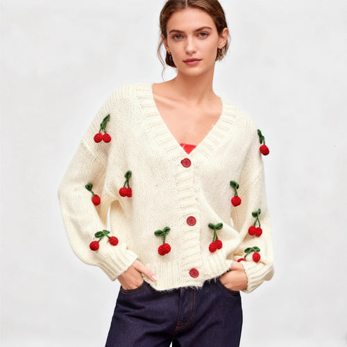 Damen Strickjacke mit fröhlichem Kirschdesign und praktischen Knopfdetails Heidi-Mode