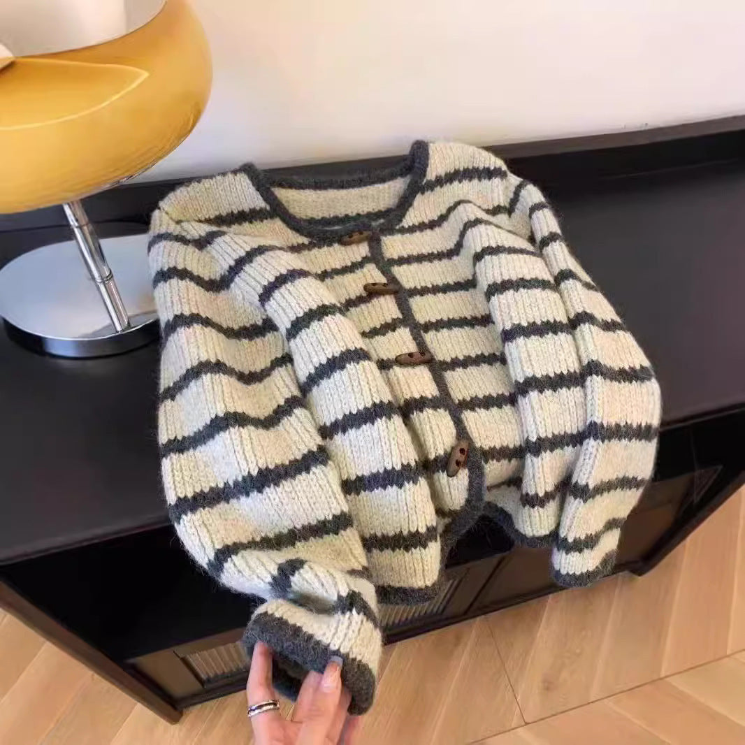 Damen Strickjacke im Boho-Stil mit Knopfleiste und breiten Ärmel Heidi-Mode