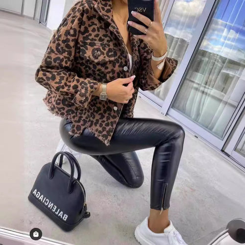 Damen Jeansjacke im angesagten Leo-Print mit lässigem Schnitt Heidi-Mode