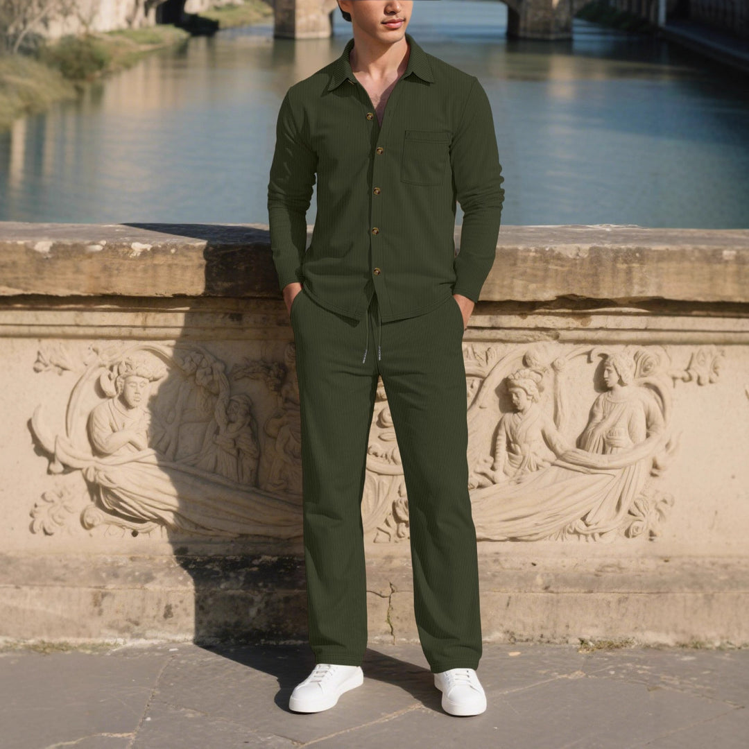 Herren eleganter Freizeitanzug mit strukturierter Oberfläche und praktischen Taschen Heidi-Mode