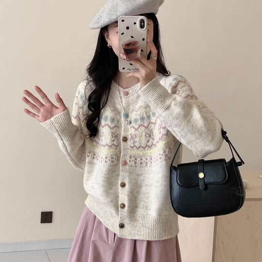 Damen Strickjacke mit festlichem Muster und modischen Knöpfen Heidi-Mode