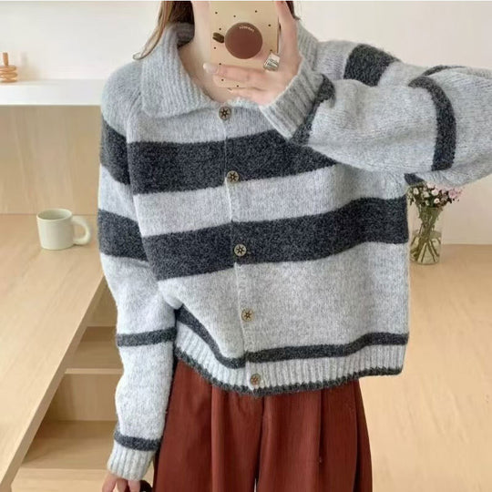 Damen Strickjacke mit dekorativem Kragen und modischen Streifen Heidi-Mode
