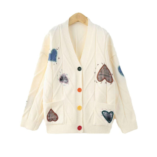 Damen Strickjacke mit Herzapplikationen und Knopfdetaillierung Heidi-Mode