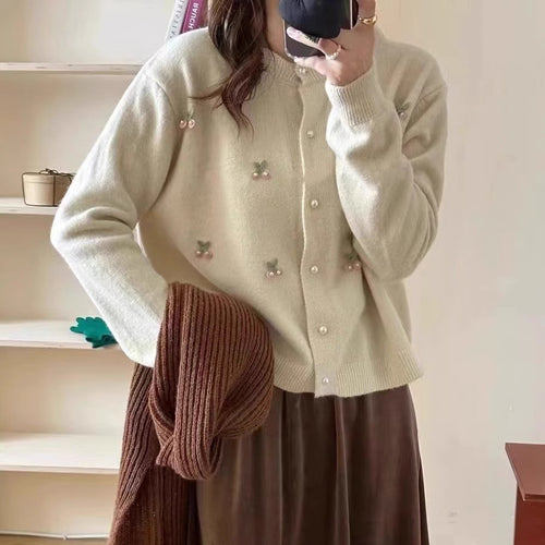 Damen Strickjacke mit feinen Perlen- und Blütenapplikationen Heidi-Mode