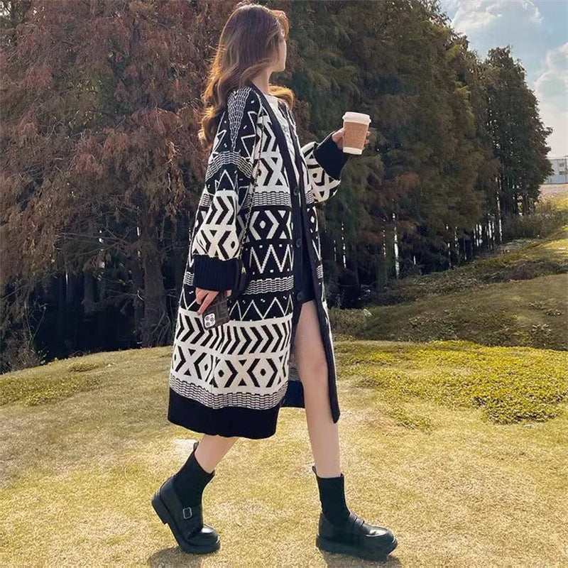 Damen Long Cardigan mit grafischem Design und tiefen Taschen Heidi-Mode