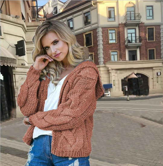 Damen Strickjacke mit Kapuze und modernem Zopfmuster Heidi-Mode