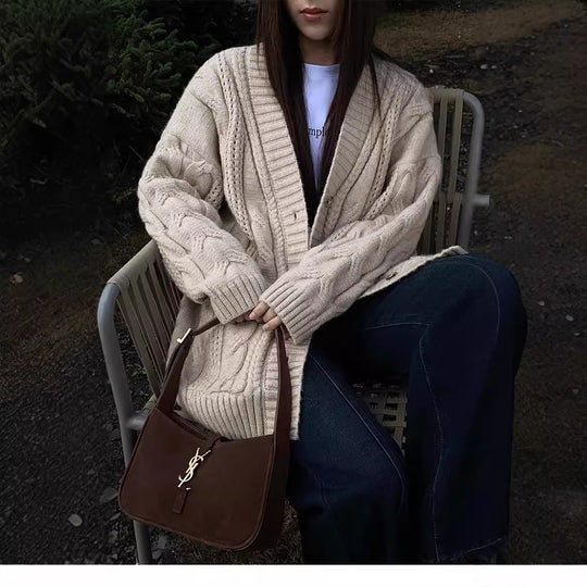Damen Strickcardigan mit tiefem V-Ausschnitt und strukturiertem Zopfmuster Heidi-Mode