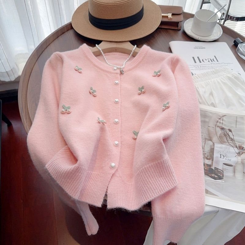 Damen Strickjacke mit floralem Design und Perlenknopfdetails Heidi-Mode