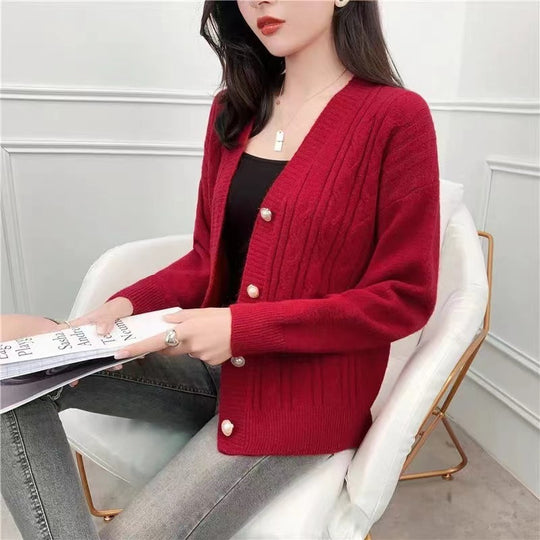 Damen Strickjacke mit elegantem Zopfmuster und hochwertigen Knopfdetails Heidi-Mode