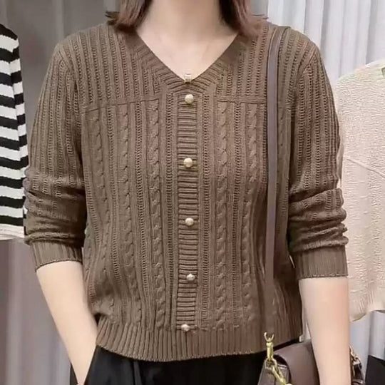 Damen Strickjacke mit feinem Zopfmuster und eleganten Perlenknöpfen Heidi-Mode