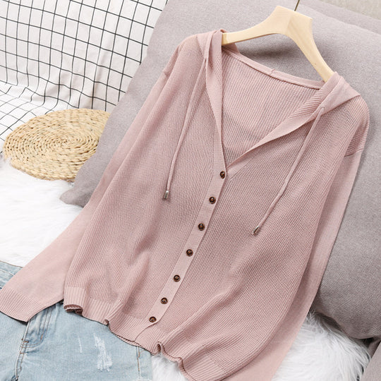 Damen Strickjacke mit Kapuze und eleganten Holzknöpfen Heidi-Mode