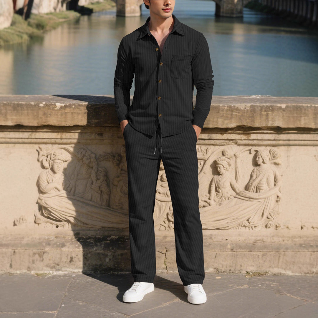 Herren eleganter Freizeitanzug mit strukturierter Oberfläche und praktischen Taschen Heidi-Mode