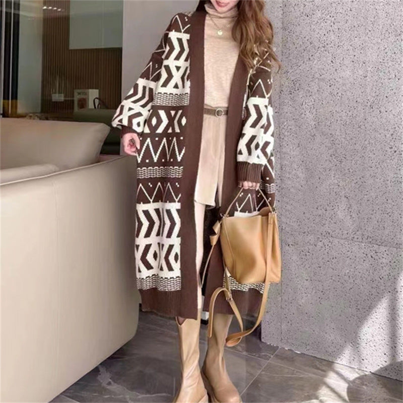 Damen Long Cardigan mit grafischem Design und tiefen Taschen Heidi-Mode