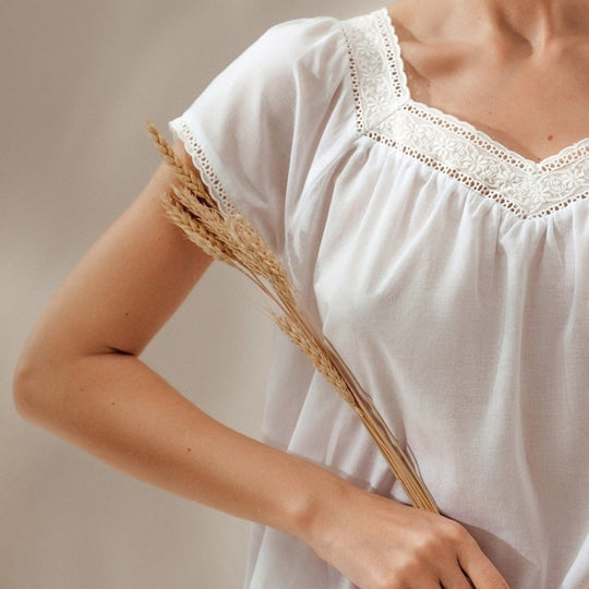 Damen Nachthemd mit feinen Spitzenverzierungen Heidi-Mode