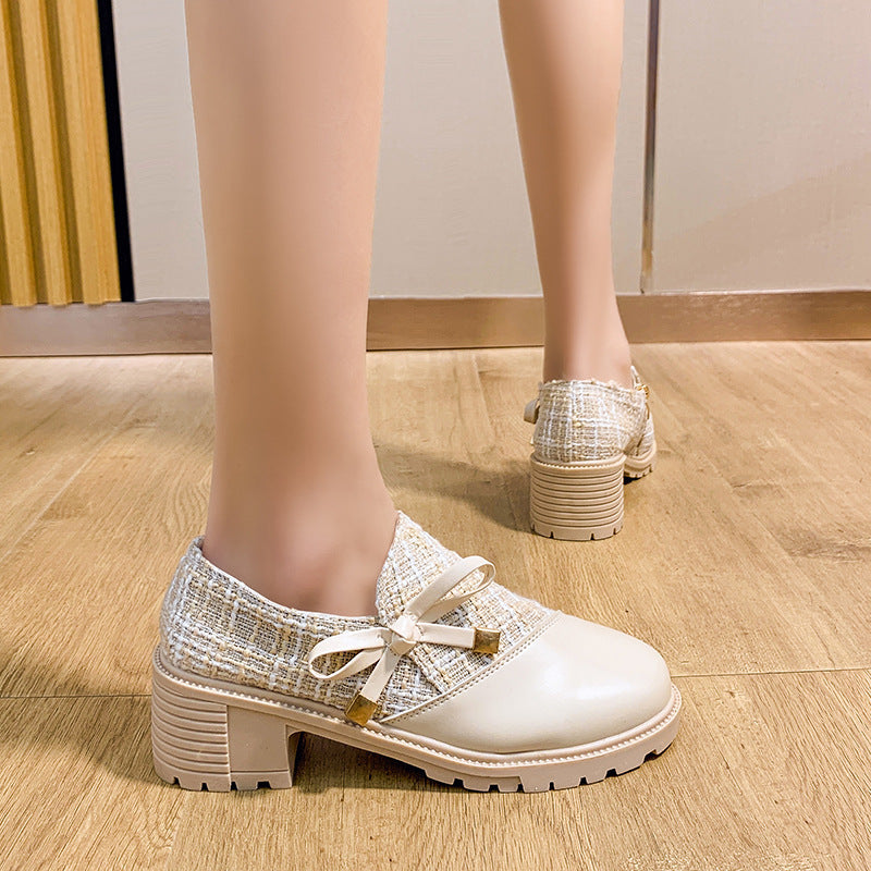 Heidi-Mode | Das elegante Paar bunter Schuhe mit Schleife